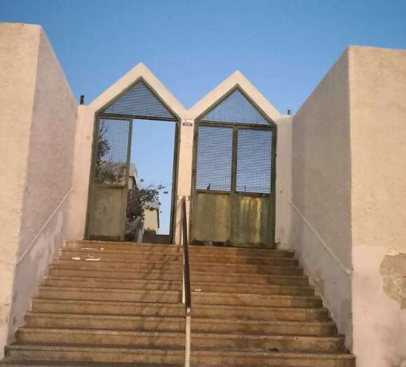 Estado de la puerta de acceso (Foto TA)